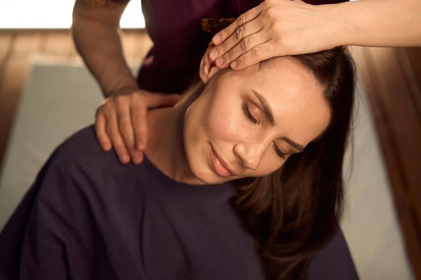 Massage japonais assis : bienfaits pour vos employés en entreprise